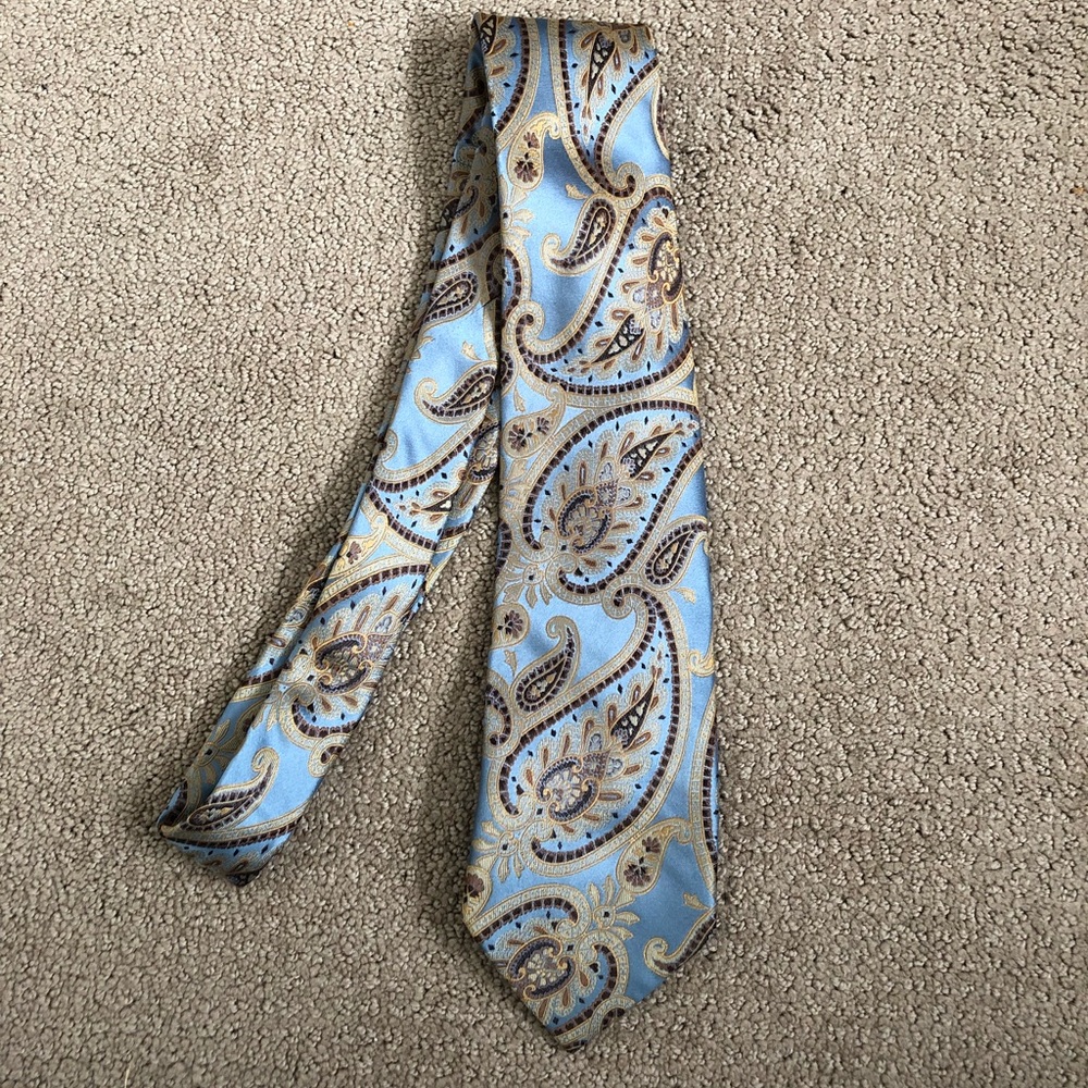 Van Heusen Slick Paisley Tie